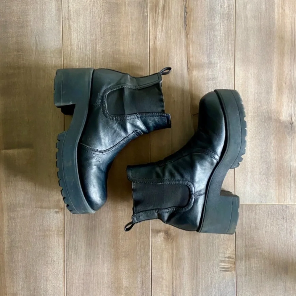 Steve Madden 'Eber' Chelsea Chunky Y2K Platform Boots in Black